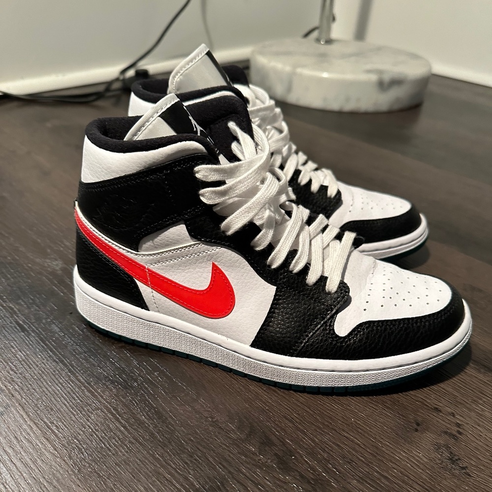 Jordan Mid Alternate swooshes